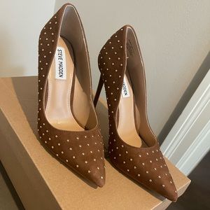 NWOT Valerie Studded Pumps 7